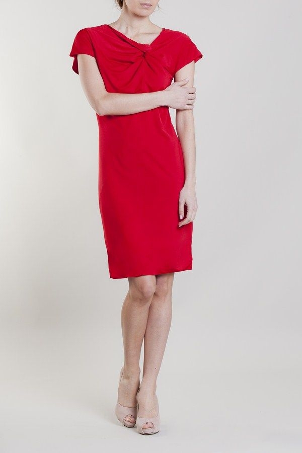 vestido rojo fruncido modelo entera